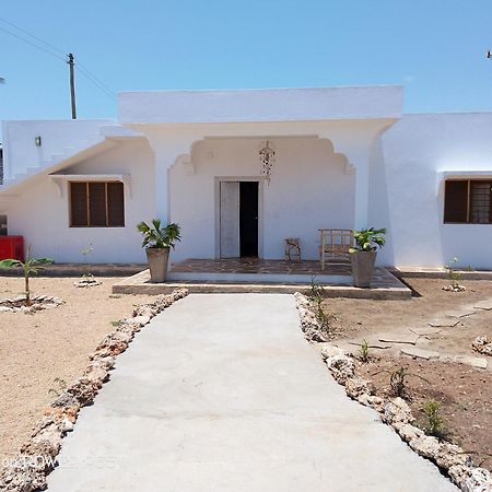 Red Land House Bed & Breakfast Ватаму Екстериор снимка