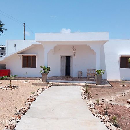 Red Land House Bed & Breakfast Ватаму Екстериор снимка