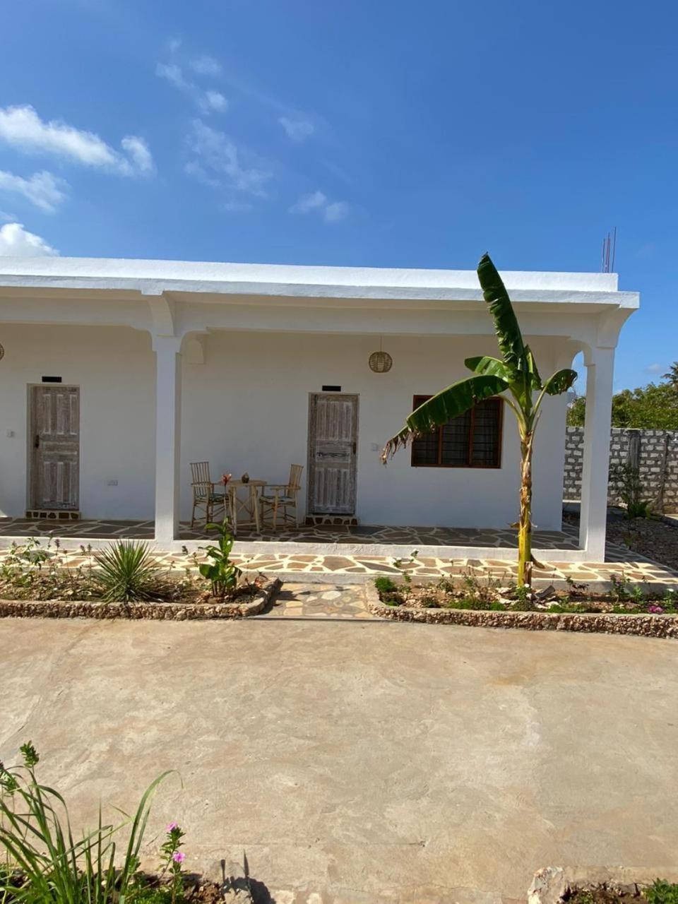 Red Land House Bed & Breakfast Ватаму Екстериор снимка