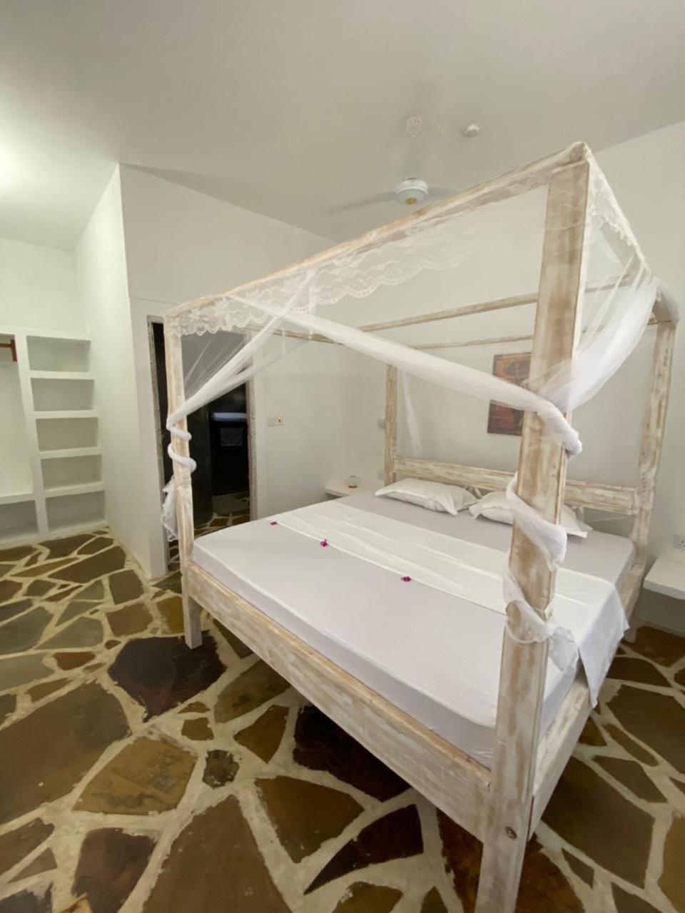 Red Land House Bed & Breakfast Ватаму Екстериор снимка