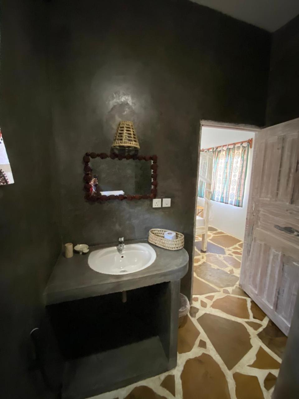 Red Land House Bed & Breakfast Ватаму Екстериор снимка