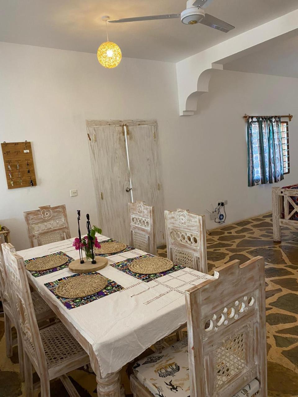 Red Land House Bed & Breakfast Ватаму Екстериор снимка