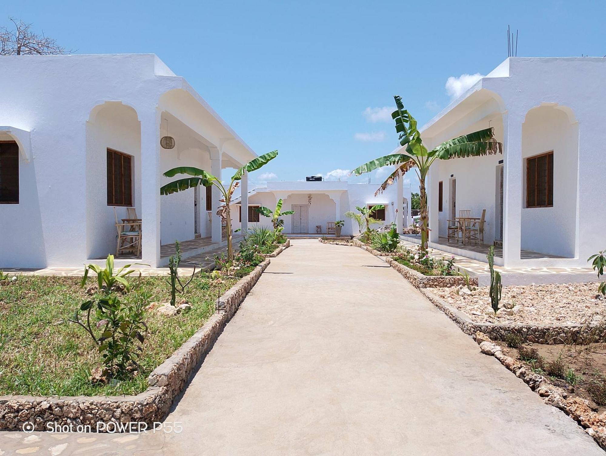 Red Land House Bed & Breakfast Ватаму Екстериор снимка