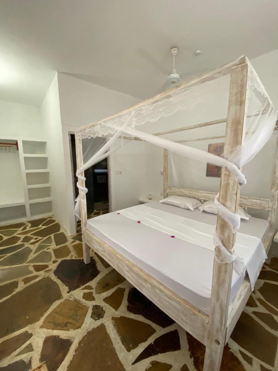 Red Land House Bed & Breakfast Ватаму Екстериор снимка